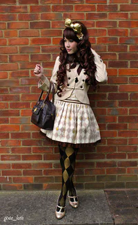 https://image.sistacafe.com/w200/images/uploads/content_image/image/120285/1460984597-simple-fall-lolita-look.jpg