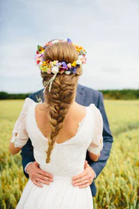 https://image.sistacafe.com/w200/images/uploads/content_image/image/122097/1461299934-Pretty-Bridal-Hair-Flowers.jpg