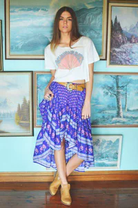 https://image.sistacafe.com/w200/images/uploads/content_image/image/124548/1461682865-5.-t-shirt-with-peasant-skirt.jpg