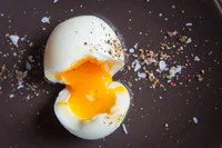 https://image.sistacafe.com/w200/images/uploads/content_image/image/128171/1462450535-Perfect-Soft-Boiled-Egg-3.jpg