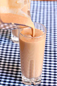 https://image.sistacafe.com/w200/images/uploads/content_image/image/128287/1462470221-14-pour-smoothie-in-glass.jpg