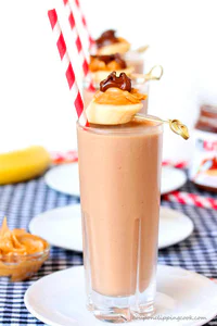 https://image.sistacafe.com/w200/images/uploads/content_image/image/128291/1462470368-6-Banana-nutella-banana-smoothie.jpg