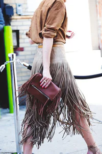 https://image.sistacafe.com/w200/images/uploads/content_image/image/130/1428568680-New_York_Fashion_Week_Spring_Summer_15-NYFW-Street_Style-Olivia_palermo-Fringed_Skirt-.jpg