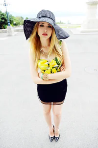 https://image.sistacafe.com/w200/images/uploads/content_image/image/131987/1463241332-2.-lemon-top-with-skirt-and-hat.jpg