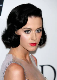 https://image.sistacafe.com/w200/images/uploads/content_image/image/132070/1463286986-katy-perry-curly-hair-2.jpg