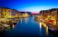 https://image.sistacafe.com/w200/images/uploads/content_image/image/134440/1463716256-Venice-Italy-at-Night-Photography.jpg