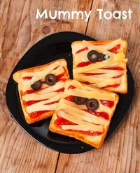 https://image.sistacafe.com/w200/images/uploads/content_image/image/134677/1463740274-64-Non-Candy-Halloween-Snack-Ideas-mummy-toast.jpg