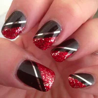 https://image.sistacafe.com/w200/images/uploads/content_image/image/134897/1463789533-4-red-black-nail-designs.jpg