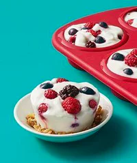 https://image.sistacafe.com/w200/images/uploads/content_image/image/136290/1464090960-tr_310x370-hero-frozen-yogurt-berry-granola-cups.jpeg