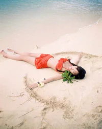 https://image.sistacafe.com/w200/images/uploads/content_image/image/136409/1464148658-beach-cute-girl-korean-fashion-summer-Favim.com-864355.jpg