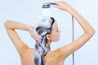 https://image.sistacafe.com/w200/images/uploads/content_image/image/136459/1464150621-woman-washing-hair_n21e1g.jpg