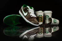 https://image.sistacafe.com/w200/images/uploads/content_image/image/136650/1464163046-Nike-SB-Dunk-Low-Premium-Starbucks-6-600x400.jpg