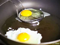 https://image.sistacafe.com/w200/images/uploads/content_image/image/14118/1435655863-670px-Make-Sunny-Side-up-Eggs-Step-5.jpg