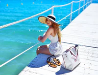 https://image.sistacafe.com/w200/images/uploads/content_image/image/142966/1465366644-4.-chic-white-dress-with-sun-hat.jpg