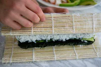 https://image.sistacafe.com/w200/images/uploads/content_image/image/143435/1465448419-Sushi-Rice-California-Rolls-Recipe-19-600x400.jpg