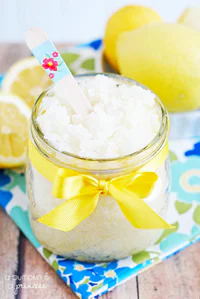 https://image.sistacafe.com/w200/images/uploads/content_image/image/14466/1435744164-DIY-Lemon-Sugar-Scrub-with-coconut-oil.jpg