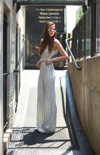 https://image.sistacafe.com/w200/images/uploads/content_image/image/145029/1465789664-3.-striped-jumpsuit-with-sunglasses.jpg