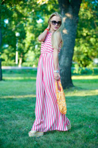 https://image.sistacafe.com/w200/images/uploads/content_image/image/145050/1465790371-6.-pink-striped-dress-with-orange-print-tote.jpg