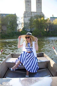 https://image.sistacafe.com/w200/images/uploads/content_image/image/145051/1465790378-6.-striped-dress-and-pumps-with-hat.jpg