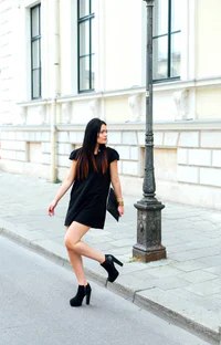 https://image.sistacafe.com/w200/images/uploads/content_image/image/145624/1465882013-3.-black-dress-with-boots.jpg