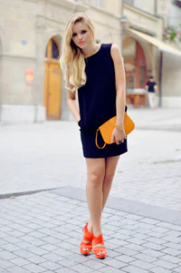 https://image.sistacafe.com/w200/images/uploads/content_image/image/145635/1465882428-7.-bright-accessories-with-black-dress.jpg