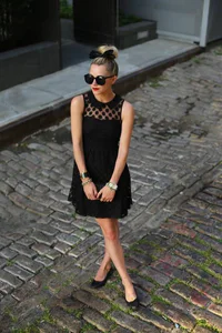 https://image.sistacafe.com/w200/images/uploads/content_image/image/145637/1465882497-8.-see-thorugh-black-dress.jpg