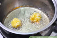 https://image.sistacafe.com/w200/images/uploads/content_image/image/148949/1466429276-aid6205427-728px-Make-Fried-Macaroni-and-Cheese-Balls-Step-5.jpg