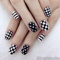 https://image.sistacafe.com/w200/images/uploads/content_image/image/151321/1466699725-black-and-white-polka-dots-plaid-stripes-nails.jpg
