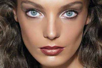 https://image.sistacafe.com/w200/images/uploads/content_image/image/151504/1466744607-how-white-eyeliner-can-make-you-look-less-tir-L-JWdY68.jpg