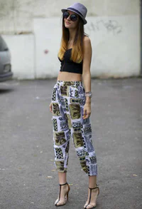 https://image.sistacafe.com/w200/images/uploads/content_image/image/152273/1466841903-Crop-Top-Outfit-with-Printed-Pants.jpg
