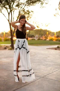 https://image.sistacafe.com/w200/images/uploads/content_image/image/154861/1467193320-Maxi-Skirts-For-Summer-Fashion-Trends-16.jpg