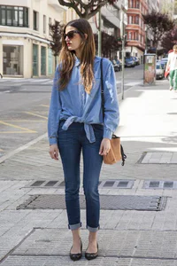 https://image.sistacafe.com/w200/images/uploads/content_image/image/157482/1467770853-Two-toned-denim-outfit.jpg