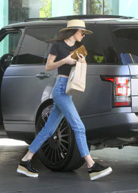 https://image.sistacafe.com/w200/images/uploads/content_image/image/158268/1467858065-Kendall-Jenner-Wearing-Stella-McCartney-Shoes.jpg