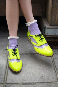 https://image.sistacafe.com/w200/images/uploads/content_image/image/159068/1468068983-neon-the-whitepepper-shoes_400.jpg