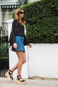 https://image.sistacafe.com/w200/images/uploads/content_image/image/162495/1468662552-EJSTYLE-wears-bell-sleeve-black-shirt-button-down-denim-skirt-wedge-sandals-chloe-drew-snakeskin-dupe-bag-70s-inspired-outfit-OOTD-street-style.jpg