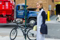 https://image.sistacafe.com/w200/images/uploads/content_image/image/162496/1468662564-cuffs-belle-sleeves-turtleneck-repeat-outfit-look-de-pernille-hbz-nyfw-street-style-640x426.jpg