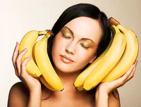 https://image.sistacafe.com/w200/images/uploads/content_image/image/16453/1436435598-Lets-go-bananas-8-benefits-of-eating-bananas.jpg