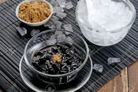 https://image.sistacafe.com/w200/images/uploads/content_image/image/1691/1430106504-10963189-black-jelly-with-syrup-Stock-Photo-jelly.jpg