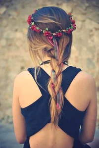 https://image.sistacafe.com/w200/images/uploads/content_image/image/171172/1470044777-Ribbon-Braid-Hairstyle-with-Rose-Crown.jpg