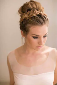 https://image.sistacafe.com/w200/images/uploads/content_image/image/172913/1470145154-beautiful-wedding-hairstyles-for-long-hair.jpg