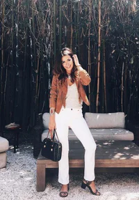 https://image.sistacafe.com/w200/images/uploads/content_image/image/172952/1470146799-the-2016-way-to-style-your-white-jeans-1795450-1465254527.600x0c.jpg