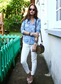 https://image.sistacafe.com/w200/images/uploads/content_image/image/172970/1470147567-women-white-jeans-40.jpg