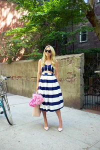 https://image.sistacafe.com/w200/images/uploads/content_image/image/173262/1470193228-6.-navy-and-white-striped-dress.jpg
