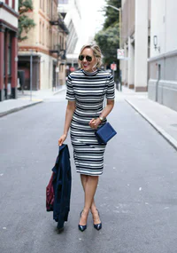 https://image.sistacafe.com/w200/images/uploads/content_image/image/173269/1470193358-2.-striped-dress-with-classic-pumps.jpg
