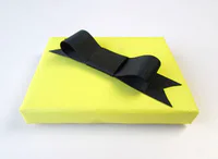 https://image.sistacafe.com/w200/images/uploads/content_image/image/1741/1430117795-Bowtie-Topper-Yellow-Box.jpg