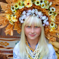 https://image.sistacafe.com/w200/images/uploads/content_image/image/174409/1470239373-traditional-ukrainian-crowns-treti-pivni-6-57985bb5aaef8__605.jpg