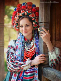 https://image.sistacafe.com/w200/images/uploads/content_image/image/174411/1470239385-traditional-ukrainian-crowns-treti-pivni-36-57985c08ebdf5__605.jpg