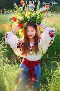 https://image.sistacafe.com/w200/images/uploads/content_image/image/174413/1470239399-traditional-ukrainian-crowns-treti-pivni-39-57985c1219dc6__605.jpg