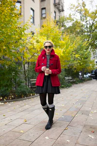 https://image.sistacafe.com/w200/images/uploads/content_image/image/176086/1470382848-2.-structured-coat-with-rain-boots.jpg