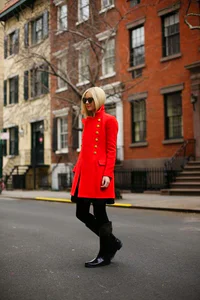 https://image.sistacafe.com/w200/images/uploads/content_image/image/176092/1470382915-3.-red-coat-dress-with-rain-boots.jpg